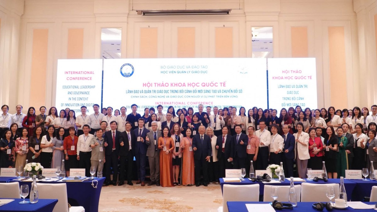 Lãnh đạo và Quản trị giáo dục trong bối cảnh đổi mới sáng tạo Lãnh đạo và Quản trị giáo dục trong bối cảnh đổi mới sáng tạo