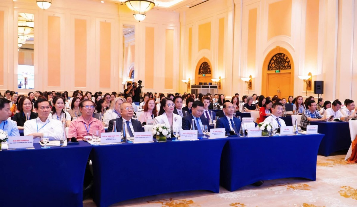 Lãnh đạo và Quản trị giáo dục trong bối cảnh đổi mới sáng tạo Lãnh đạo và Quản trị giáo dục trong bối cảnh đổi mới sáng tạo