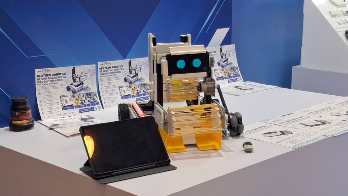 Bộ kit robot mô-đun được NextGen Robotics trưng bày tại NIC 2026. Ảnh: Thành Biên.