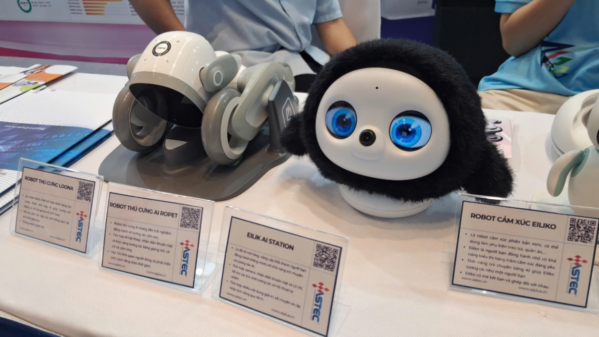 Robot giải trí được ASTEC giới thiệu tại NIC 2026. Ảnh: Thành Biên.