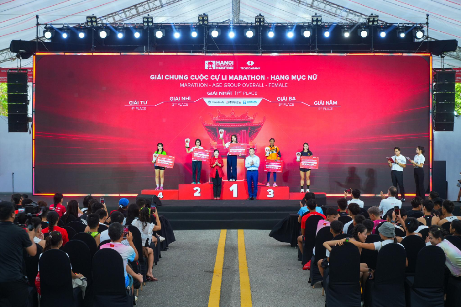 Hai VĐV Việt Nam vô địch Marathon tại giải Techcombank Hà Nội mùa thứ 5