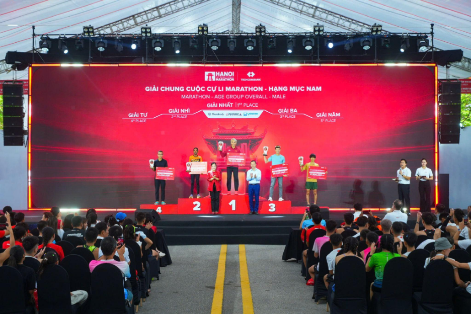 Hai VĐV Việt Nam vô địch Marathon tại giải Techcombank Hà Nội mùa thứ 5