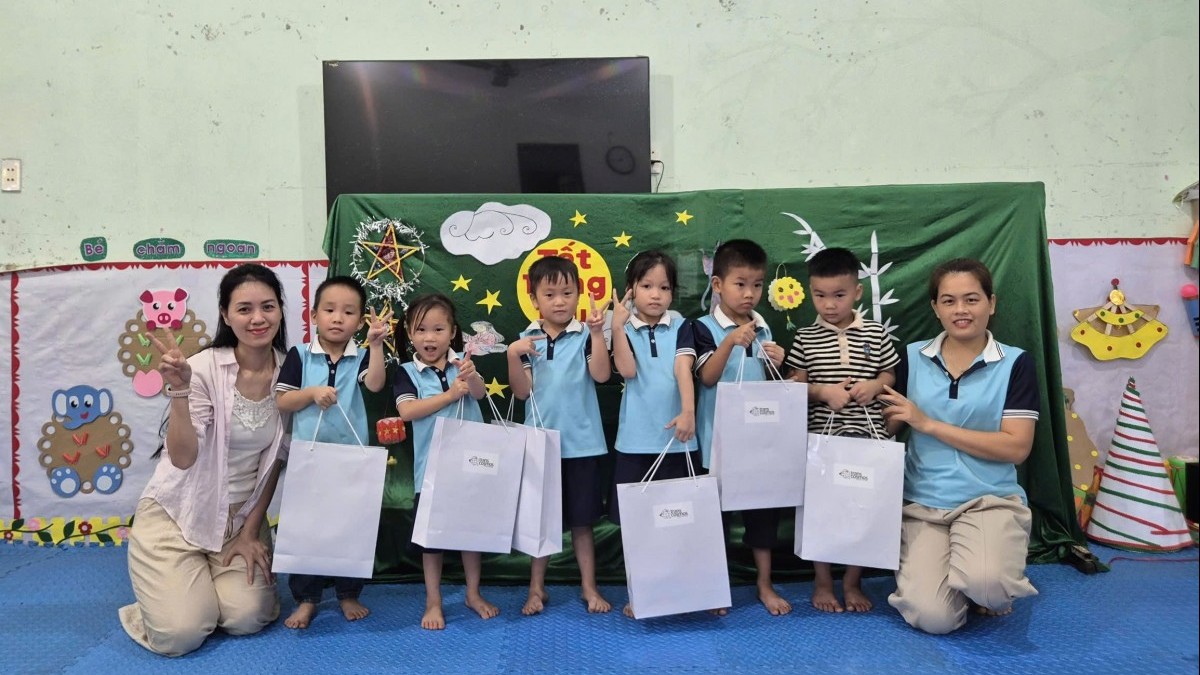transcosmos Việt Nam trao hơn 700 quyển sách cùng quà Trung thu cho học sinh Gia Lai và Lạng Sơn