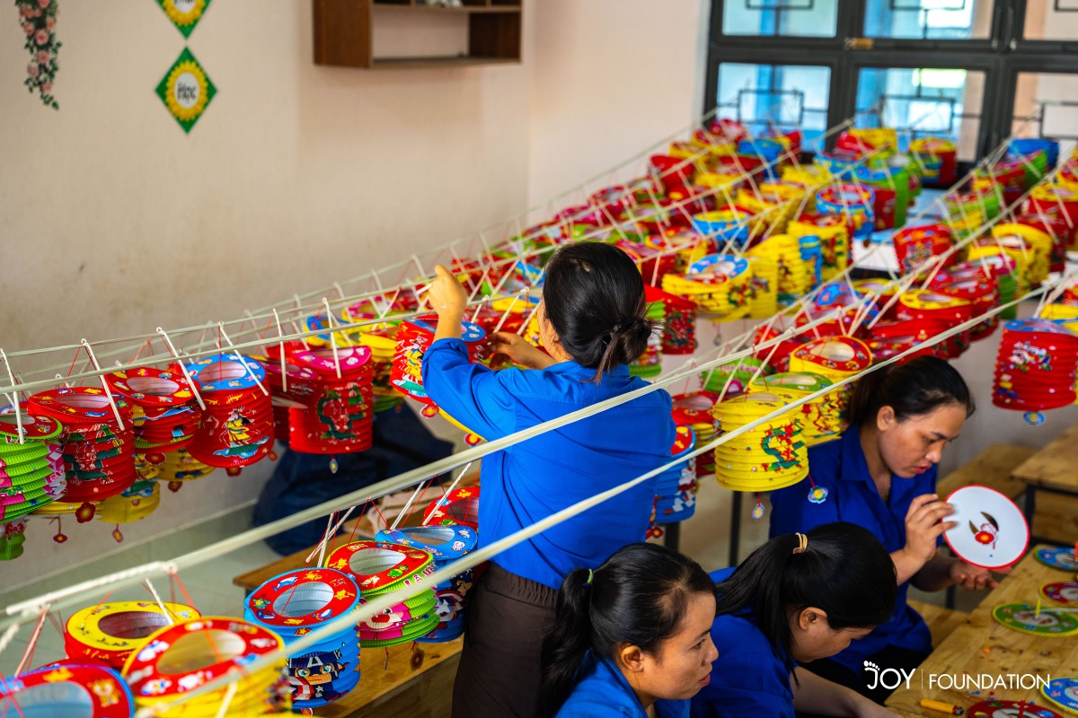 Không khí Trung thu rộn ràng cùng các em học sinh.