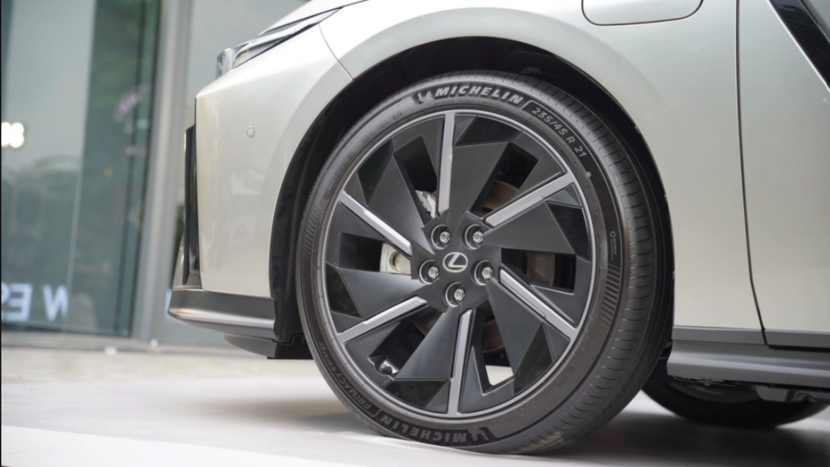 Lexus ES 2026 tại Việt Nam sử dụng hai hệ truyền động điện hóa. Ảnh: Lexus ES 2026.