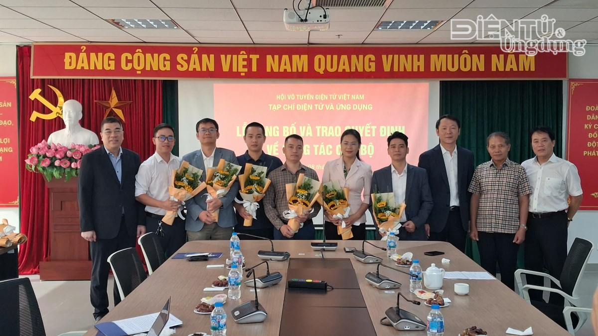 Lãnh đạo Hội Vô tuyến - Điện tử Việt Nam và lãnh đạo Tạp chí Điện tử và Ứng dụng chúc mừng các cán bộ được bổ nhiệm. Lãnh đạo Hội Vô tuyến - Điện tử Việt Nam và lãnh đạo Tạp chí Điện tử và Ứng dụng chúc mừng các cán bộ được bổ nhiệm.