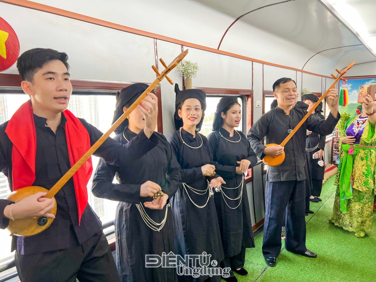 6 giờ sáng bất ngờ trên Chuyến tàu di sản Hà Nội - Thái Nguyên