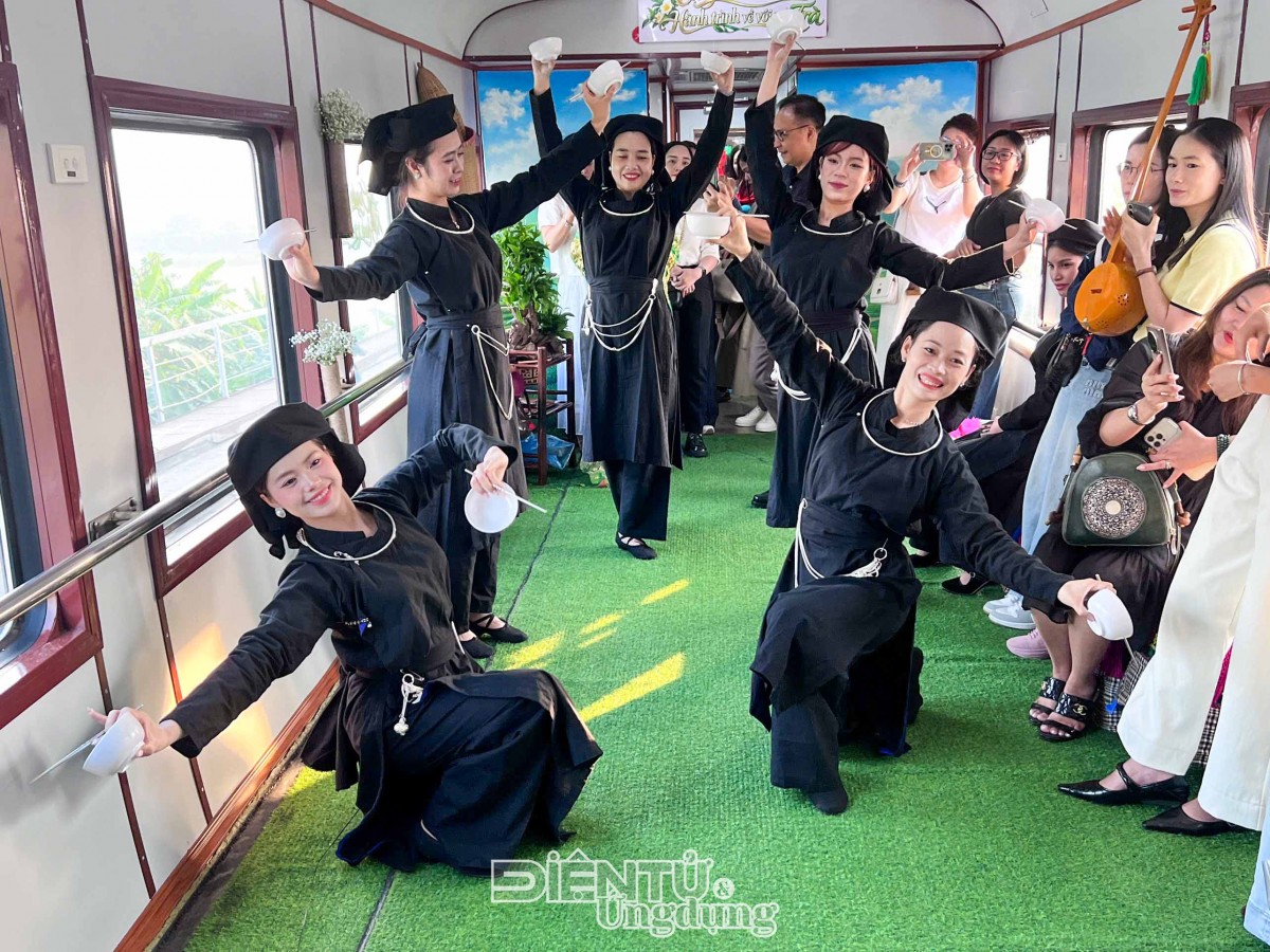 6 giờ sáng bất ngờ trên Chuyến tàu di sản Hà Nội - Thái Nguyên