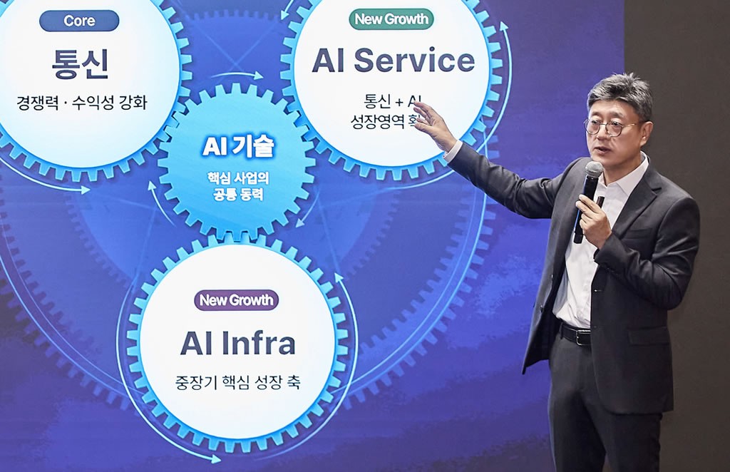 Tổng giám đốc SK Telecom Jung Jai-hun giới thiệu chiến lược SKT Growth Gear tại buổi đối thoại với nhân viên ngày 8/10. Ảnh: SK Telecom