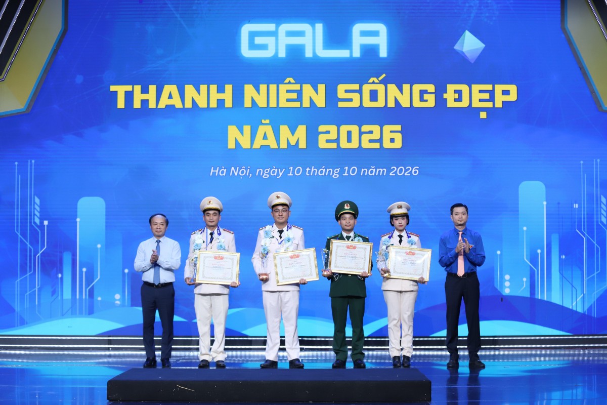 Vinh danh 15 gương mặt trẻ tiêu biểu với những việc làm đẹp vì cộng đồng