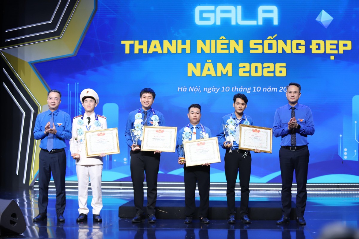 Vinh danh 15 gương mặt trẻ tiêu biểu với những việc làm đẹp vì cộng đồng