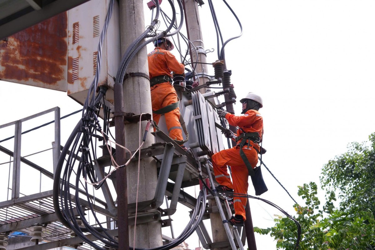 EVN tăng tốc đầu tư nguồn, lưới điện trước áp lực cung ứng điện quý IV/2026