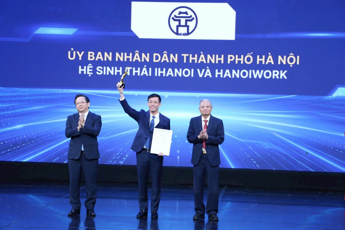 Hà Nội nhận giải thưởng hạng mục 'Cơ quan nhà nước chuyển đổi số xuất sắc' năm 2026 Hà Nội nhận giải thưởng hạng mục 'Cơ quan nhà nước chuyển đổi số xuất sắc' năm 2026
