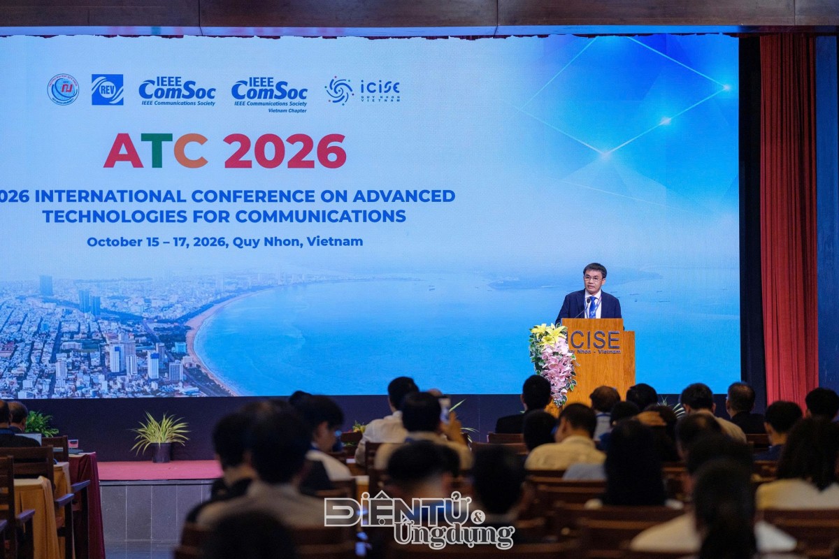 Đại biểu theo dõi phiên khai mạc ATC 2026 tại hội trường Trung tâm ICISE, Quy Nhơn.