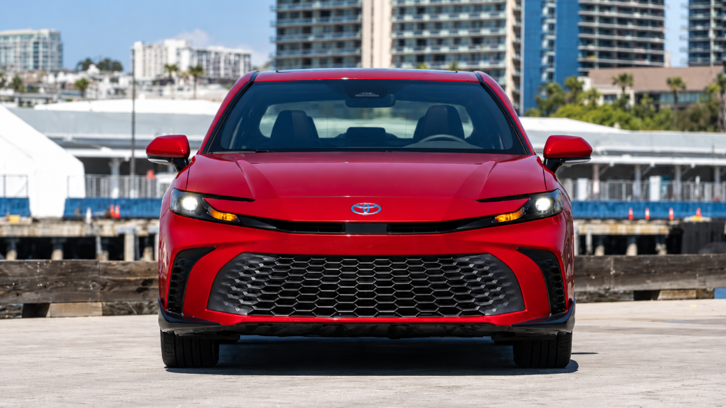 Toyota Camry 2027 sử dụng hệ truyền động hybrid. Ảnh: Autoevolution.