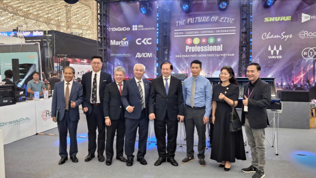 Các đại biểu tham quan triển lãm PLASE Show Hà Nội 2026. Ảnh: Thành Biên. Các đại biểu tham quan triển lãm PLASE Show Hà Nội 2026. Ảnh: Thành Biên.