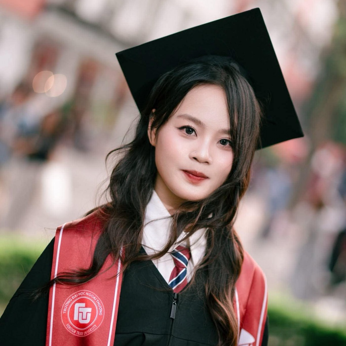 Sinh viên Phương Thùy trong lễ tốt nghiệp Đại học Ngoại Thương