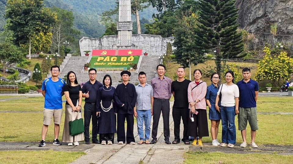 Tạp chí Điện tử và Ứng dụng về nguồn tại Pác Bó, bồi đắp lý tưởng và trách nhiệm người làm báo