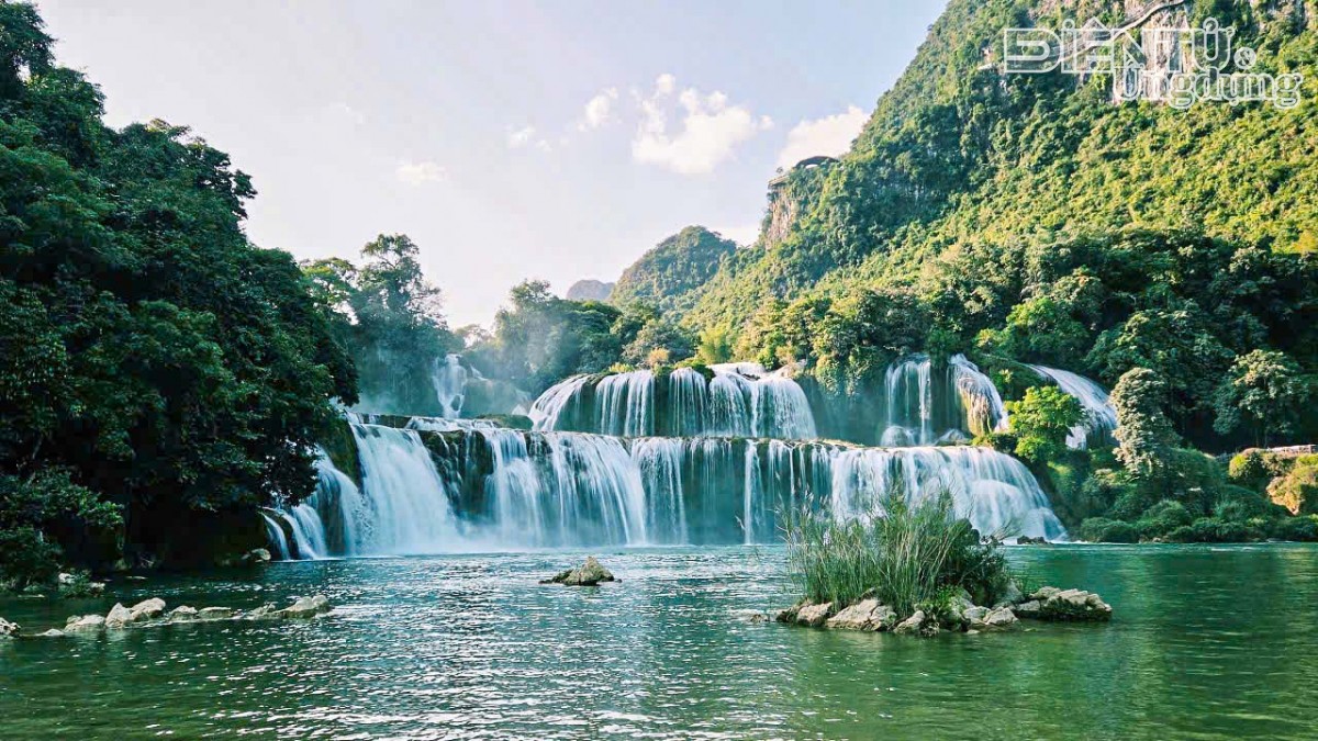 Tạp chí Điện tử và Ứng dụng về nguồn tại Pác Bó, bồi đắp lý tưởng và trách nhiệm người làm báo Tạp chí Điện tử và Ứng dụng về nguồn tại Pác Bó, bồi đắp lý tưởng và trách nhiệm người làm báo