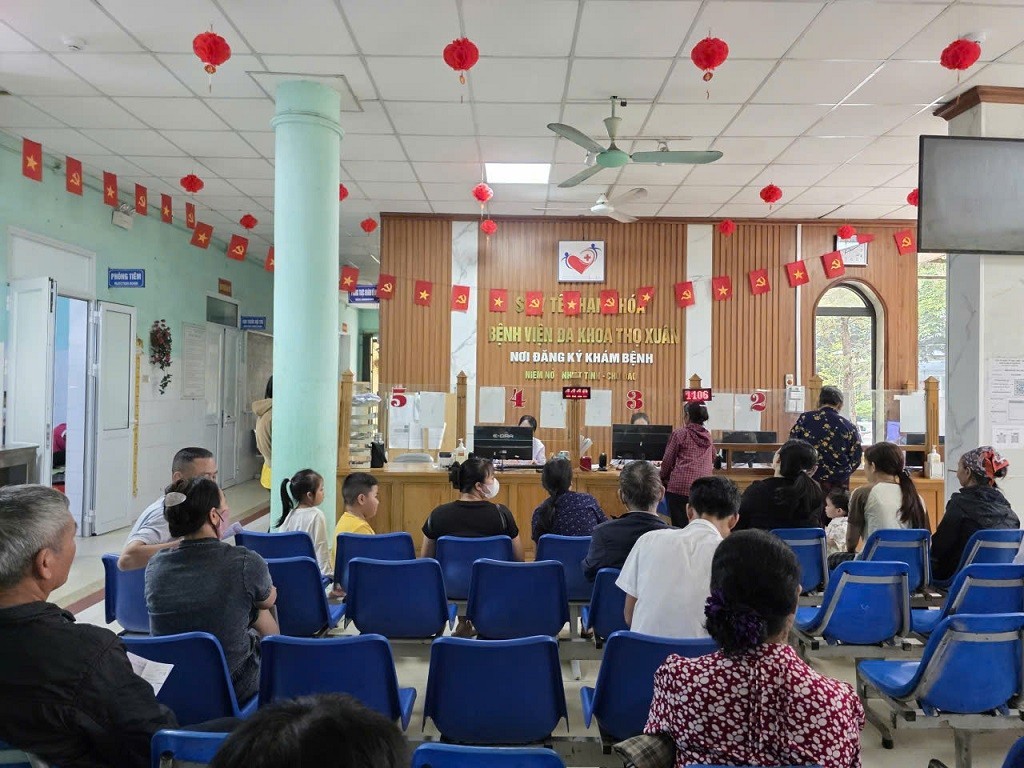Bệnh viện Đa khoa Thọ Xuân chú trọng đổi mới phong cách, thái độ phục vụ, nâng cao chất lượng giao tiếp và tiếp nhận ý kiến của người bệnh, hướng tới sự hài lòng của người dân.