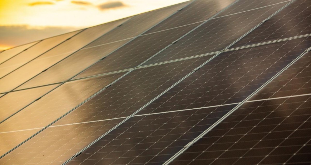 EBRD tham gia thu xếp gói tài trợ lên tới 566 triệu USD cho dự án điện mặt trời 1,2 GW kết hợp hệ thống pin lưu trữ 600 MWh tại Ai Cập. Nguồn EBRD