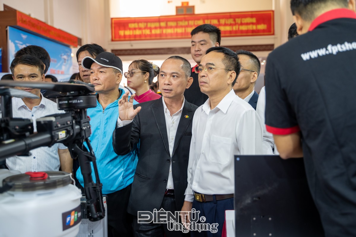 FPT Shop đồng hành cùng Điện Biên phát triển mô hình UAV trong nông nghiệp