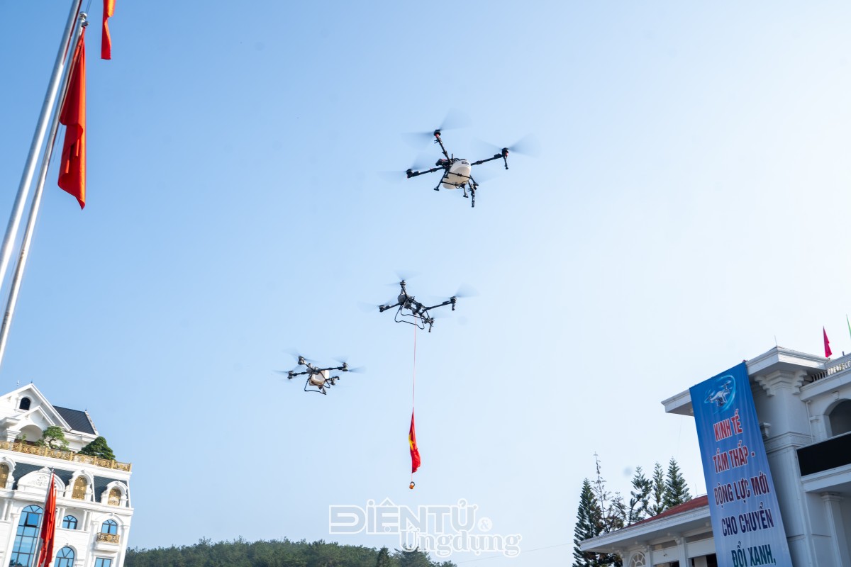 FPT Shop đồng hành cùng Điện Biên phát triển mô hình UAV trong nông nghiệp