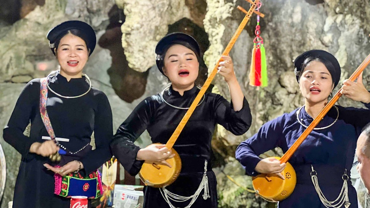 Tạp chí Điện tử và Ứng dụng đến Cao Bằng, hưởng ứng lời kêu gọi chung tay phát triển du lịch