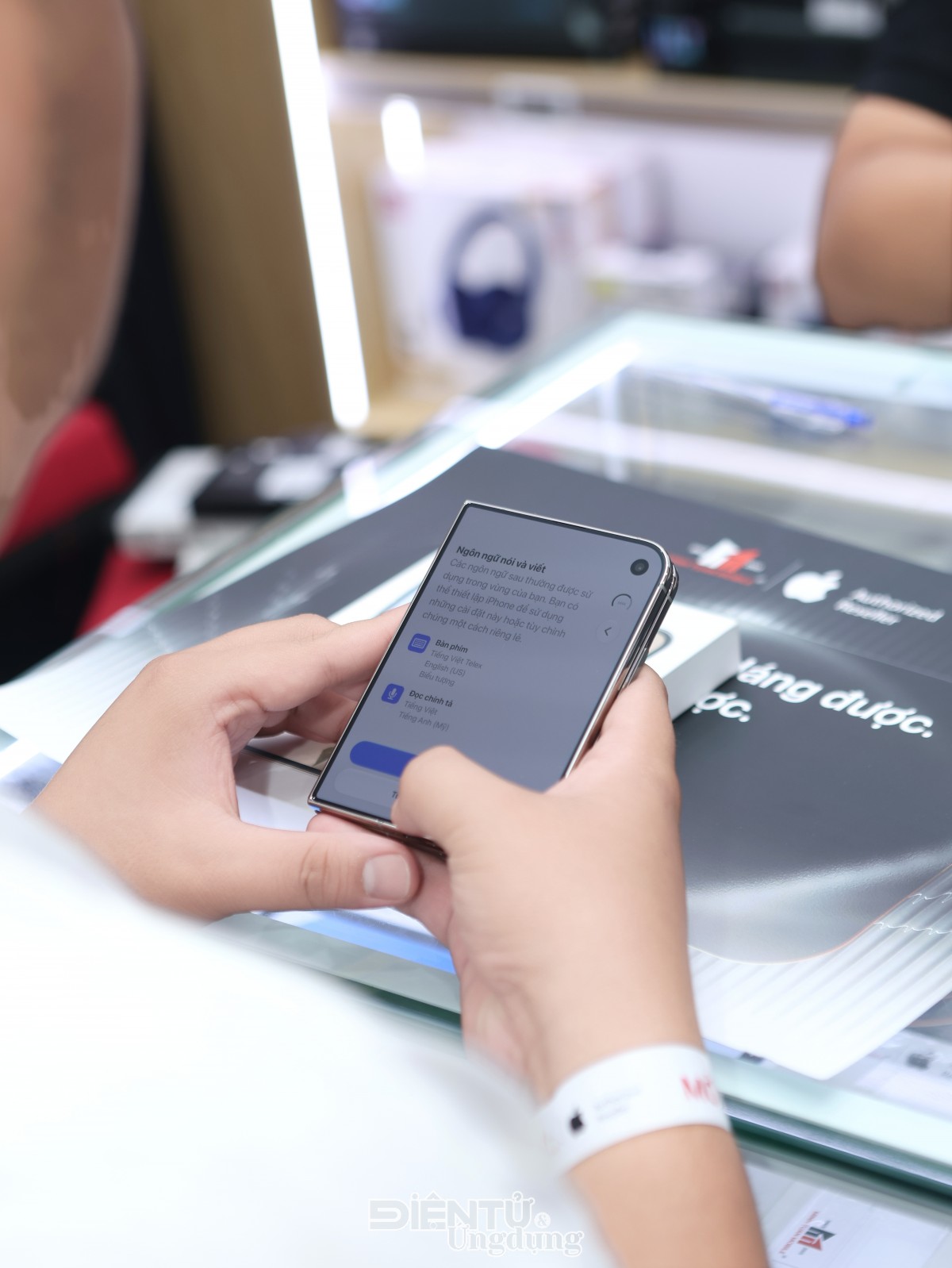 Minh Tuấn Mobile mở bán iPhone Duo, tiếp tục cam kết 