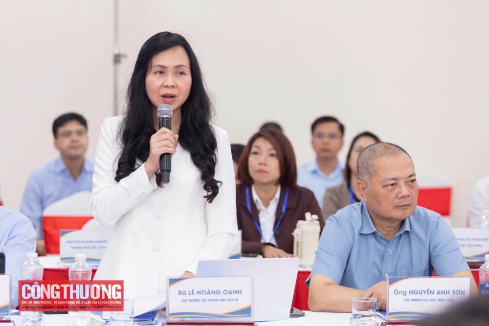 Bà Lê Hoàng Oanh, Cục trưởng Cục Thương mại điện tử, Bộ Công Thương phát biểu tại Hội nghị