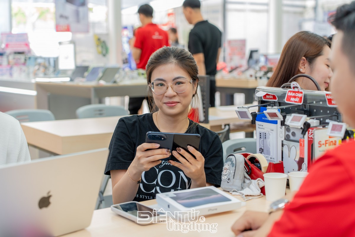 CellphoneS mở bán iPhone Duo, ưu đãi 5 triệu đồng cho những khách hàng đặt sớm CellphoneS mở bán iPhone Duo, ưu đãi 5 triệu đồng cho những khách hàng đặt sớm