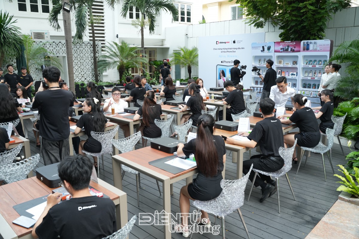 Di Động Việt mở bán iPhone Duo ở nhà hàng, mời khách ăn sáng uống cafe, nhận máy sang chảnh Di Động Việt mở bán iPhone Duo ở nhà hàng, mời khách ăn sáng uống cafe, nhận máy sang chảnh