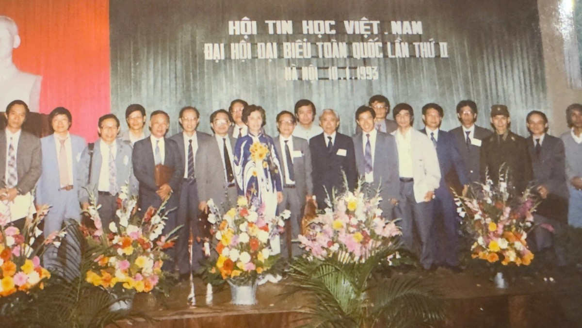 Vì sao Việt Nam bỏ lỡ cơ hội phát triển máy tính? Vì sao Việt Nam bỏ lỡ cơ hội phát triển máy tính?