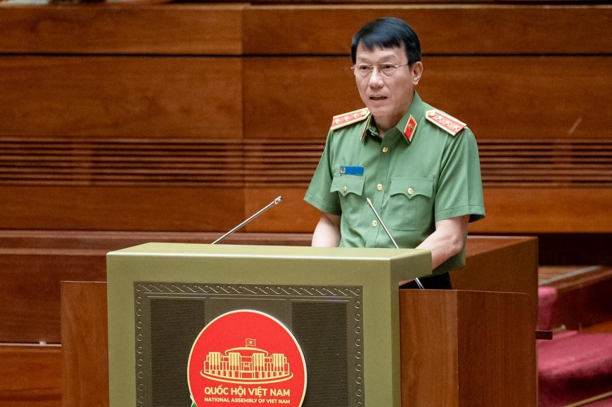 Bộ trưởng Bộ Công an Lương Tam Quang trình Quốc hội các dự án luật, trong đó có dự thảo Luật An ninh dữ liệu, ngày 26/10/2026. Ảnh: Cổng TTĐT Quốc hội/Bộ Công an. Bộ trưởng Bộ Công an Lương Tam Quang trình Quốc hội các dự án luật, trong đó có dự thảo Luật An ninh dữ liệu, ngày 26/10/2026. Ảnh: Cổng TTĐT Quốc hội/Bộ Công an.