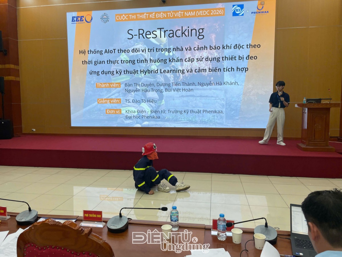 Đội S-ResTracking Đại học Phenikaa trình diễn thiết bị đeo AIoT cảnh báo khí độc tại VEDC 2026 Đội S-ResTracking Đại học Phenikaa trình diễn thiết bị đeo AIoT cảnh báo khí độc tại VEDC 2026