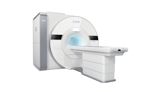 Bệnh viện Đại học Y Hà Nội ra mắt hệ thống MRI 5 Tesla tích hợp AI