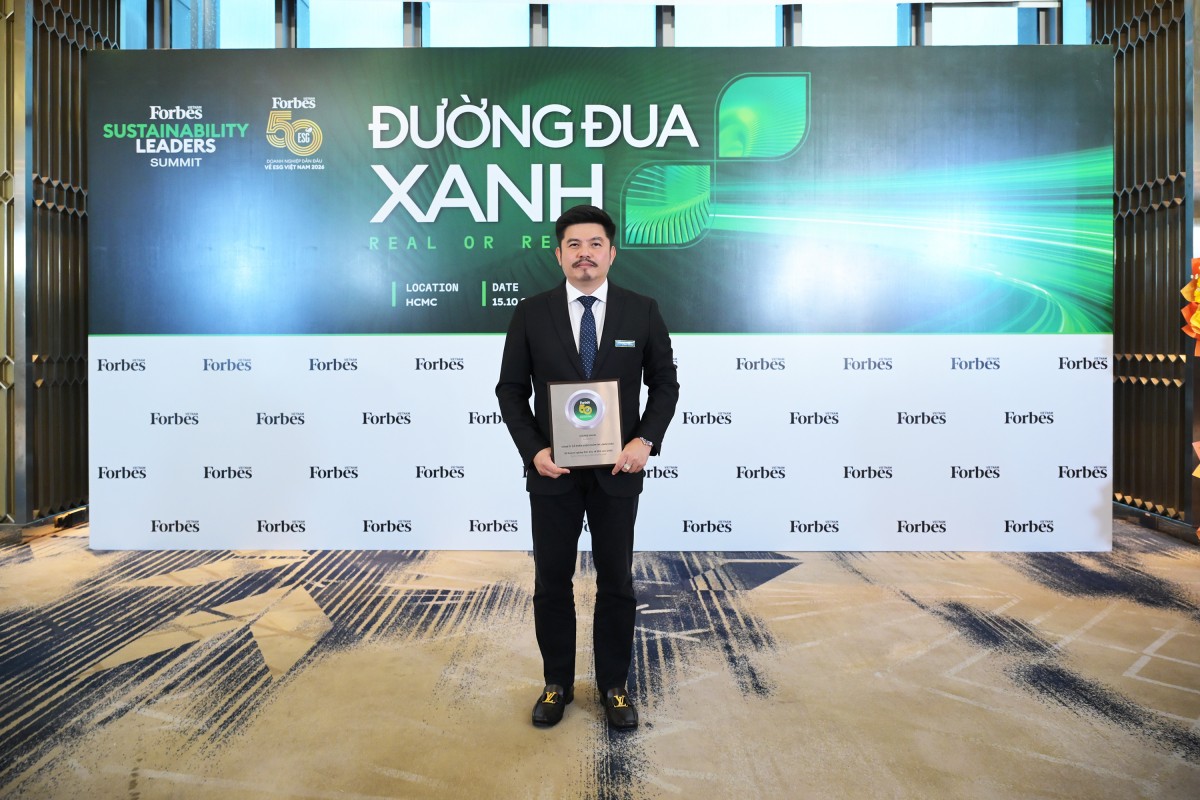 Hệ thống Nhà thuốc và Tiêm chủng Long Châu là doanh nghiệp dược phẩm và bán lẻ y tế duy nhất được vinh danh tại “Top 50 Doanh nghiệp Dẫn đầu về ESG Việt Nam 2026” của Forbes Việt Nam. Hệ thống Nhà thuốc và Tiêm chủng Long Châu là doanh nghiệp dược phẩm và bán lẻ y tế duy nhất được vinh danh tại “Top 50 Doanh nghiệp Dẫn đầu về ESG Việt Nam 2026” của Forbes Việt Nam.