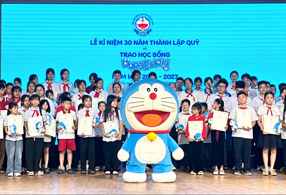Quỹ Doraemon trao 490 suất học bổng cho học sinh vượt khó