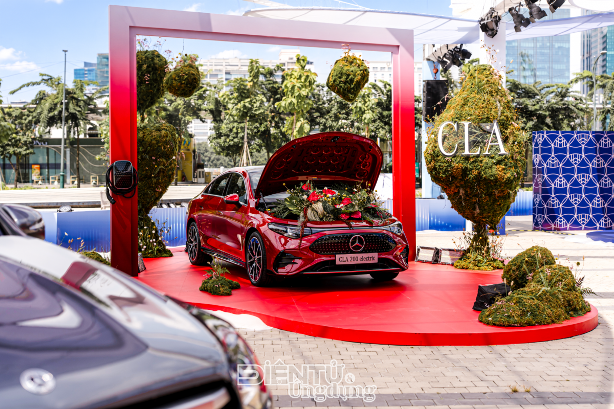 “The Icons, Electrified” của Mercedes-Benz