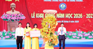 Phó Thủ tướng Nguyễn Văn Thắng chung vui ngày khai giảng với học sinh Đồng Nai
