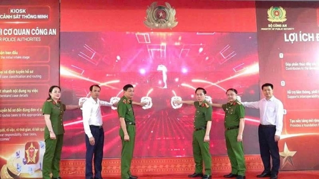 Ra mắt 