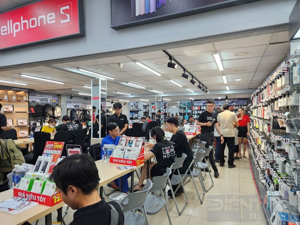 1500 khach hang nhan galaxy z fold 5 va z flip 5 tai cellphones 1500 khach hang nhan galaxy z fold 5 va z flip 5 tai cellphones