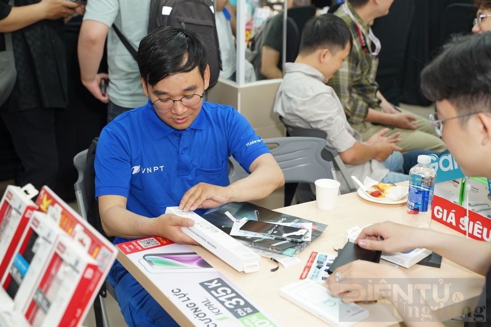 1500 khach hang nhan galaxy z fold 5 va z flip 5 tai cellphones 1500 khach hang nhan galaxy z fold 5 va z flip 5 tai cellphones