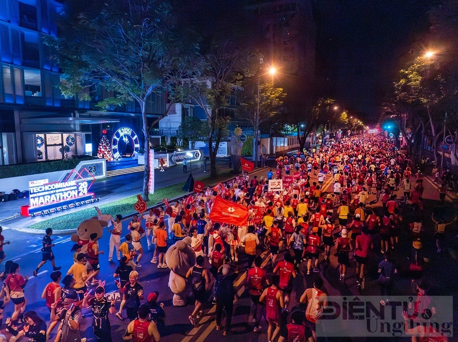 18000 van dong vien tham du giai marathon quoc te thanh pho ho chi minh techcombank mua thu 7