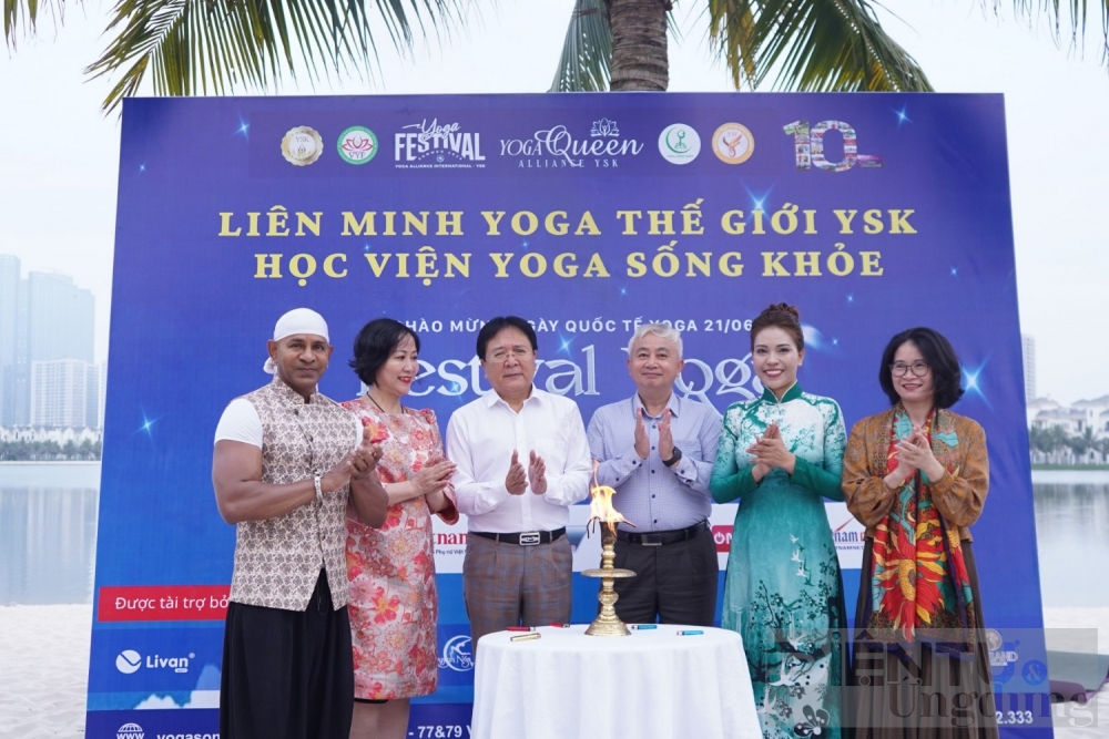 500 nguoi tham gia dong dien yoga tai festival yoga mua he 2023