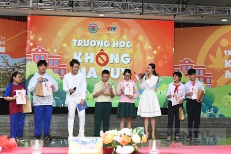 a hau hoang oanh chung tay huong ung chuong trinh keu goi hoc sinh noi khong voi ma tuy