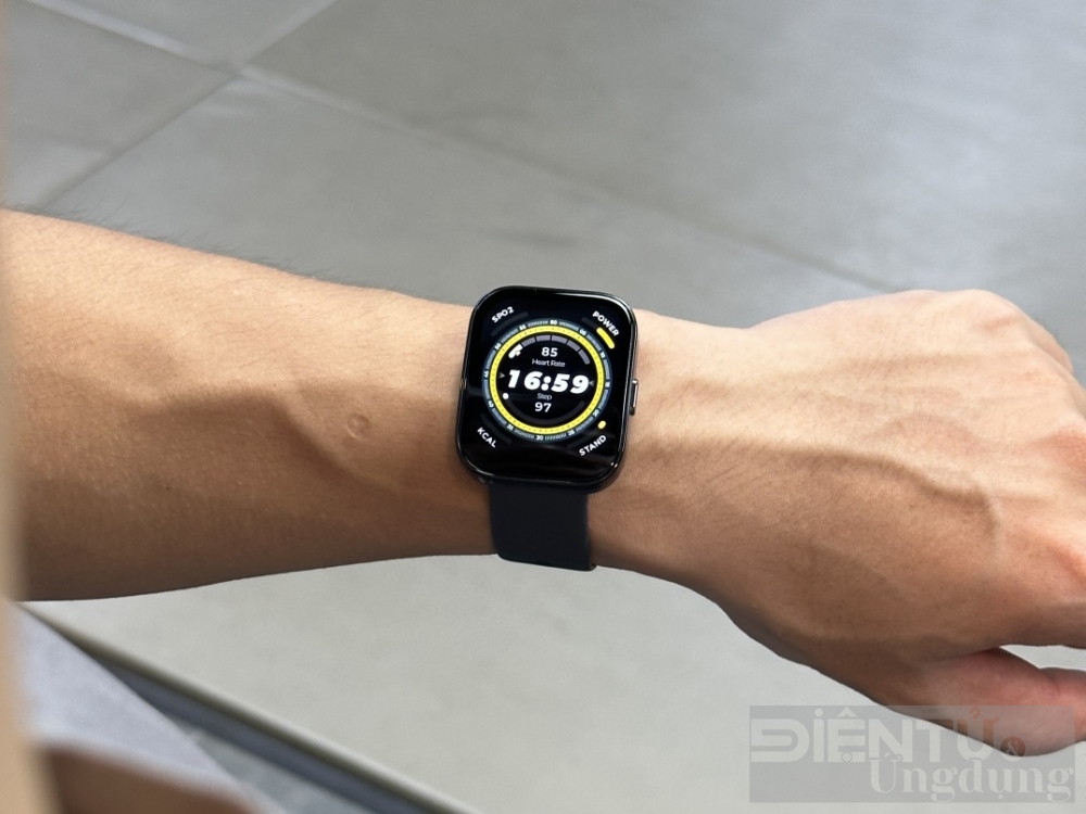 amazfit bip 5 ra mat gia chua den 2 trieu dong