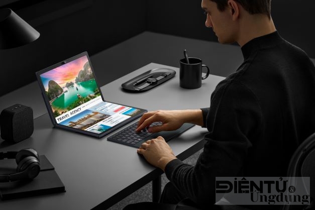 asus zenbook 17 fold oled ux9702 laptop man hinh gap nho gon nhat the gioi