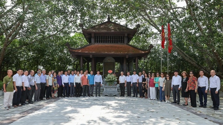 bo tttt hanh huong ve nguon nhan ky niem 79 nam ngay truyen thong nganh tttt