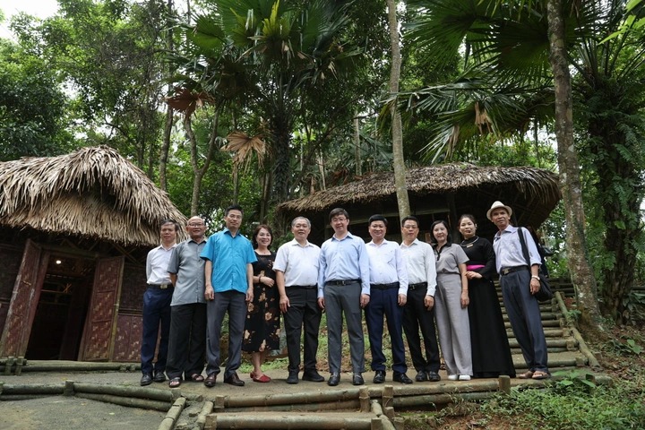 bo tttt hanh huong ve nguon nhan ky niem 79 nam ngay truyen thong nganh tttt